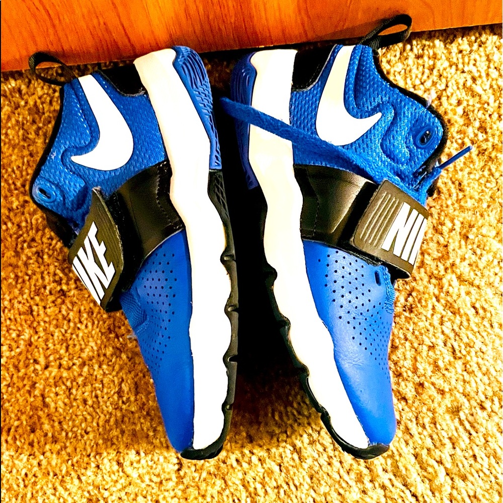 Boys Nikes - Size 1.5